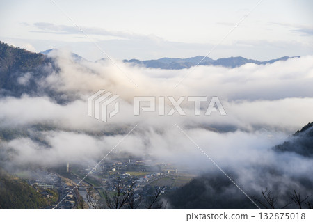 兵庫縣朝佐市的武田城和雲海 兵庫縣朝佐市的武田城和雲海 132875018