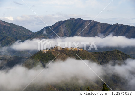 Takeda Castle and sea of clouds in Asago City, Hyogo Prefecture Takeda Castle and sea of clouds in Asago City, Hyogo Prefecture 132875038