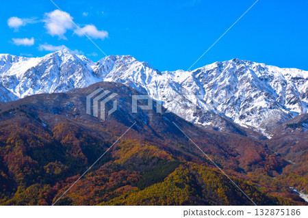 秋天的白馬連峰、白馬三山、白馬屋裡岳、尺子岳、白馬岳 秋天的白馬連峰、白馬三山、白馬屋裡岳、尺子岳、白馬岳 132875186