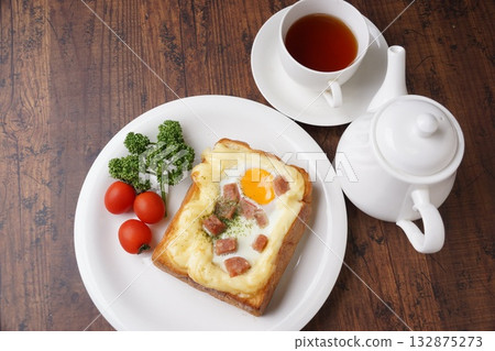 Pizza toast  132875273