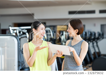 A woman receiving counseling at the gym. Photo courtesy of Sports Club & Sauna Spa Renaissance Makuhari 24 132875632