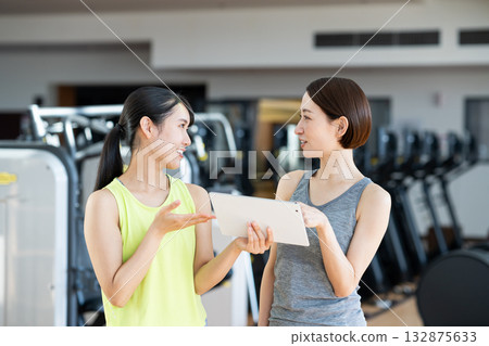 A woman receiving counseling at the gym. Photo courtesy of Sports Club & Sauna Spa Renaissance Makuhari 24 132875633