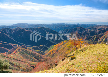 Nikko City, Tochigi Prefecture: Mountains in the Ashio area dyed in autumn leaves Nikko City, Tochigi Prefecture: Mountains in the Ashio area dyed in autumn leaves 132875926