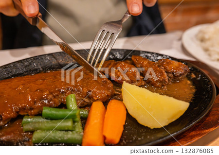 美味的牛排 美味的牛排 132876085
