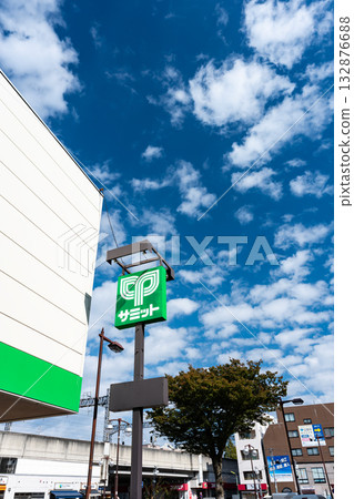 Summit Store Kitami Station Branch and the blue autumn sky, Kitami, Setagaya Ward, Tokyo Summit Store Kitami Station Branch and the blue autumn sky, Kitami, Setagaya Ward, Tokyo 132876688