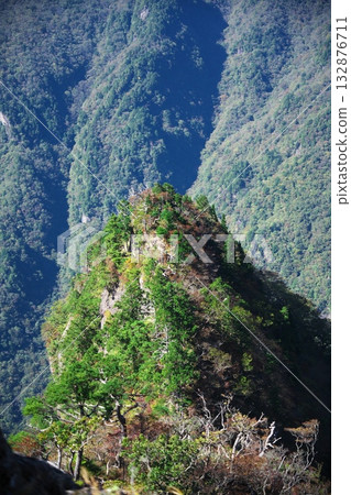 Autumn in Odaigahara: The 800m rocky peak "Ojadake" 132876711