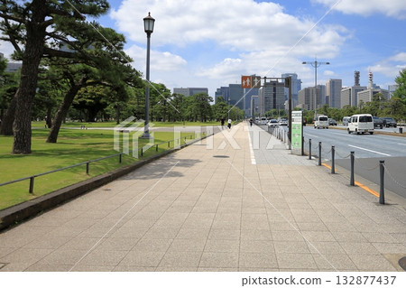 Tokyo's parks, sidewalks and roads 132877437