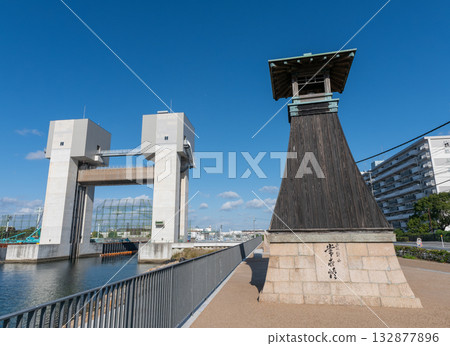 兵庫縣西宮市新川水門和遷址後的今津燈塔 兵庫縣西宮市新川水門和遷址後的今津燈塔 132877896