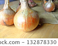 Whole onion 132878330