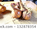 Whole onion 132878354