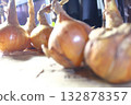 Whole onion 132878357