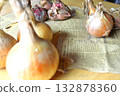 Whole onion 132878360