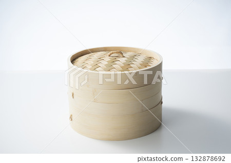 Bamboo steamer 132878692
