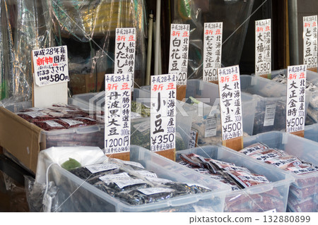 [築地場外市場] 132880899