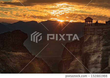 Sunset over Varlaam monastery in Meteora, Greece 132881966