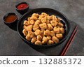 Chicken popcorn in a black bowl with ketchup and sweet chili sauce on a gray background. Appetizer, snack concept. 132885372