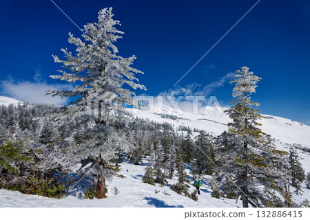 Mount Shibutsu seen through the clouds from the climb up Hatomachi Pass Mount Shibutsu seen through the clouds from the climb up Hatomachi Pass 132886415