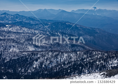 Hatomachi Pass and Mount Nikko Shirane seen from the way to Mount Shibutsu in the snowy season 132886429