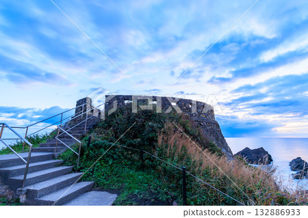 Ashigesaki Observatory in autumn before sunrise, Hachinohe City, Aomori Prefecture 132886933
