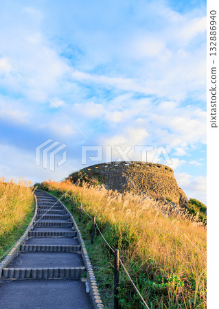 Ashigesaki Observatory bathed in the autumn morning sun, Hachinohe City, Aomori Prefecture 132886940