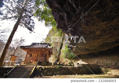Yabe Village Yame Tsuhime Shrine Main Hall and God's Cave Yabe Village Yame Tsuhime Shrine Main Hall and God's Cave 132888003
