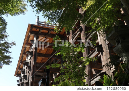Autumn leaves begin to fall at Kiyomizu-dera Temple in Kyoto Autumn leaves begin to fall at Kiyomizu-dera Temple in Kyoto 132889060