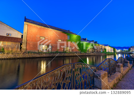 Night view of Otaru Canal, Otaru City, Hokkaido 132889095