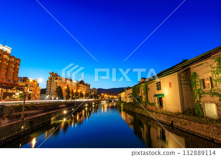北海道小樽市小樽運河夜景 132889114