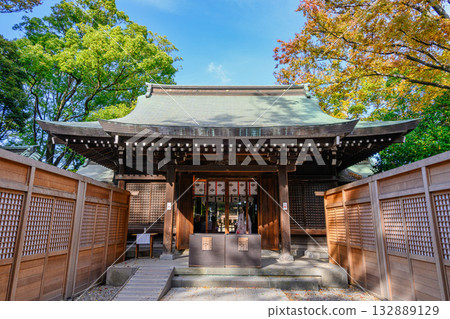 川越市川越冰川神社，參拜殿每年十一月都會在參拜殿的東側和西側設置圍欄。 132889129