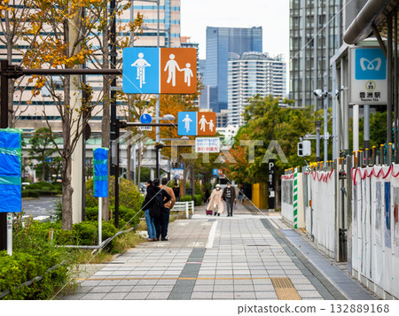 Sidewalks where bicycles are allowed and pictograms showing them 132889168