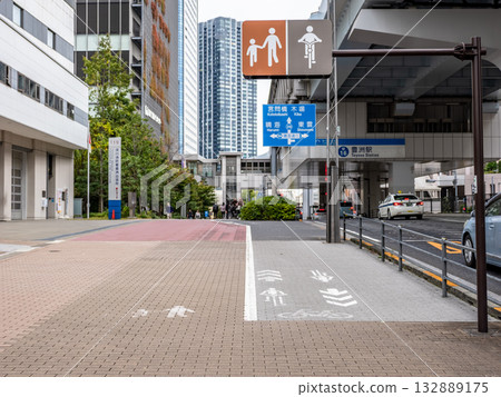 Sidewalks where bicycles are allowed and pictograms showing them 132889175