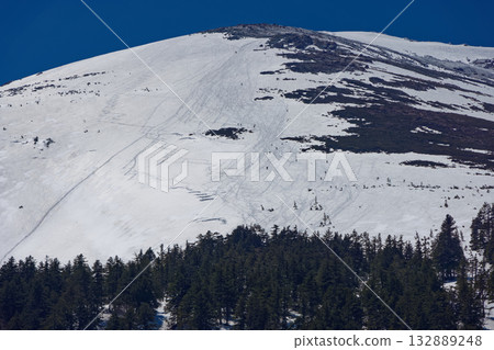 Mount Shibutsu seen from Yamanohana in Ozegahara during the snowy season Mount Shibutsu seen from Yamanohana in Ozegahara during the snowy season 132889248