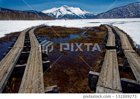 The boardwalk in Ozegahara and Mt. Shibutsu after the snow melts 132889273