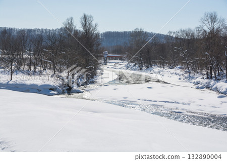 清晨的雪河 132890004