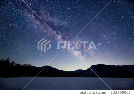 雪季期間從尾澤原的御原美看到的夏季銀河 132890962