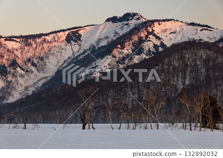 Ozegahara in the snowy season - Mt. Keikaku seen from the viewpoint at sunrise Ozegahara in the snowy season - Mt. Keikaku seen from the viewpoint at sunrise 132892032