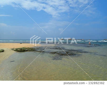 Hikkaduwa beach, Sri Lanka 132892382