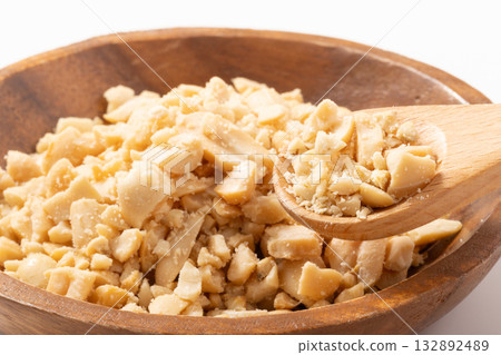 Crunchy Peanuts 132892489