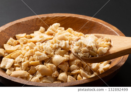 Crunchy Peanuts Crunchy Peanuts 132892499