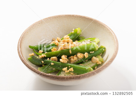 秋葵配花生 132892505