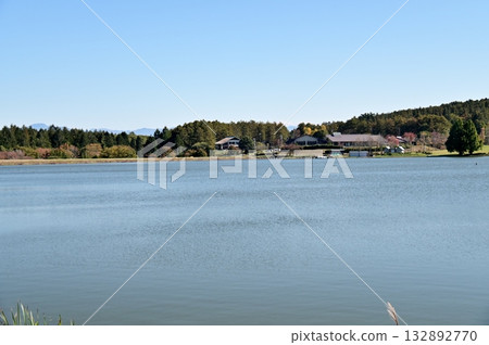 禮仙寺湖的藍色湖面 禮仙寺湖的藍色湖面 132892770