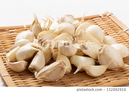 Garlic 132892918