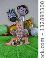 Child's first birthday party with balloons in the form of African animals and a cake with a tiger 132893300