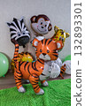 photo zone Child's first birthday party with balloons in the form of African animals and a cake with a tiger 132893301