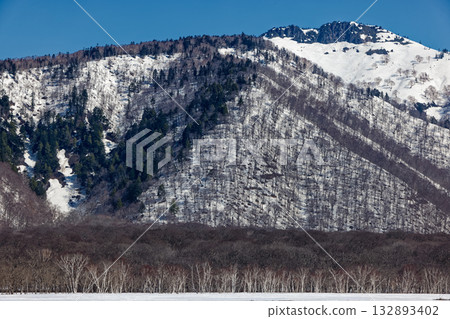 Mount Keikaku seen from Ozegahara in the snowy season Mount Keikaku seen from Ozegahara in the snowy season 132893402