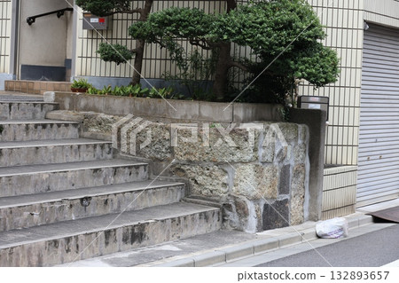 大羽黑堂石牆遺跡,妓女曾被囚禁於此 大羽黑堂石牆遺跡,妓女曾被囚禁於此 132893657