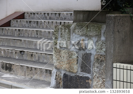 大羽黑堂石牆遺跡,妓女曾被囚禁於此 大羽黑堂石牆遺跡,妓女曾被囚禁於此 132893658