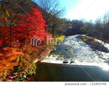 Autumn scenery of the autumn leaves and clear streams at Tomoe-buchi in Kiso Miyanokoshi Autumn scenery of the autumn leaves and clear streams at Tomoe-buchi in Kiso Miyanokoshi 132893740
