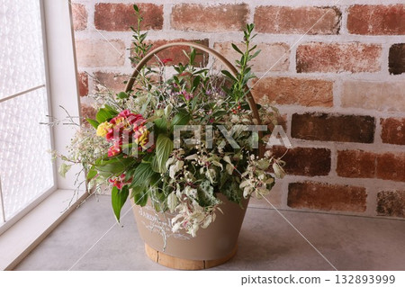 管道在秋天 132893999