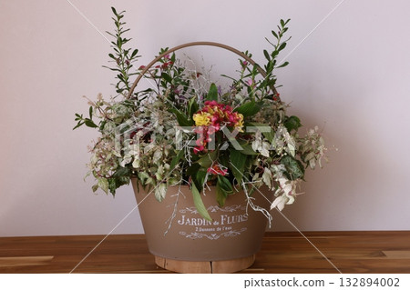 管道在秋天 132894002